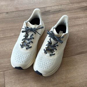 Hoka Mach 6 running shoes